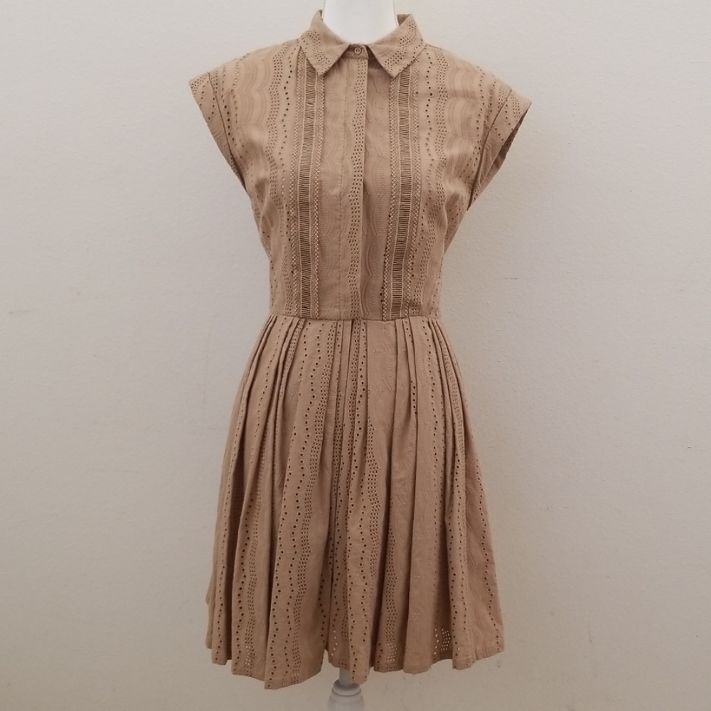 a loves a Khaki dress